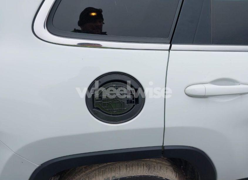 Photo 20 of 2016 Jeep Cherokee LATITUDE (VIN 1C4PJMCB2GW372186)