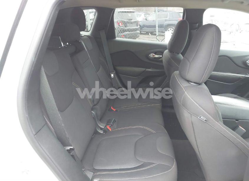 Photo 8 of 2016 Jeep Cherokee LATITUDE (VIN 1C4PJMCB2GW372186)