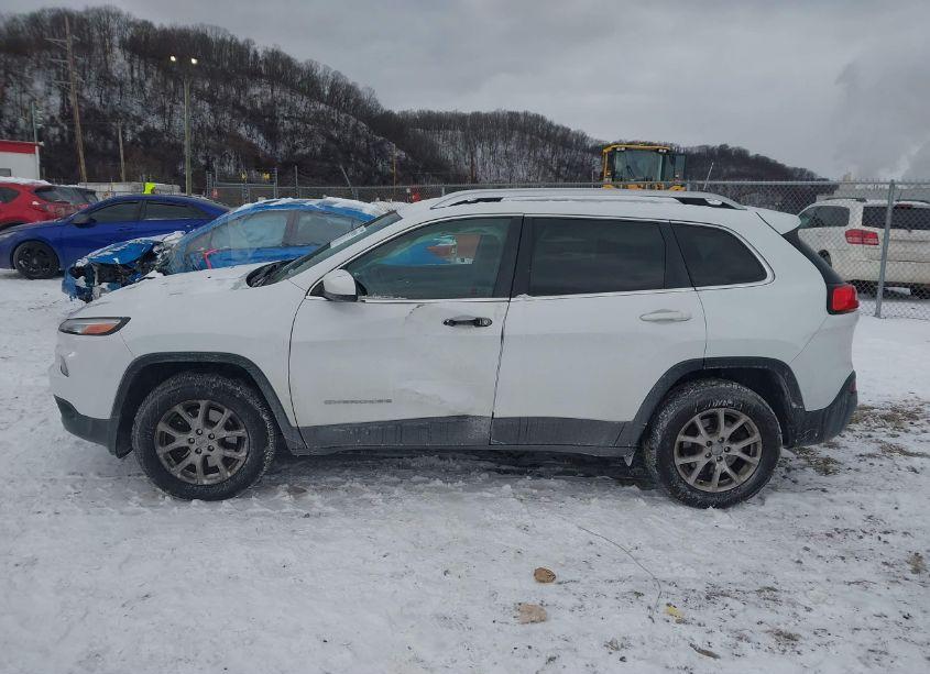 Photo 14 of 2017 Jeep Cherokee LATITUDE 4X4 (VIN 1C4PJMCB2HW520676)