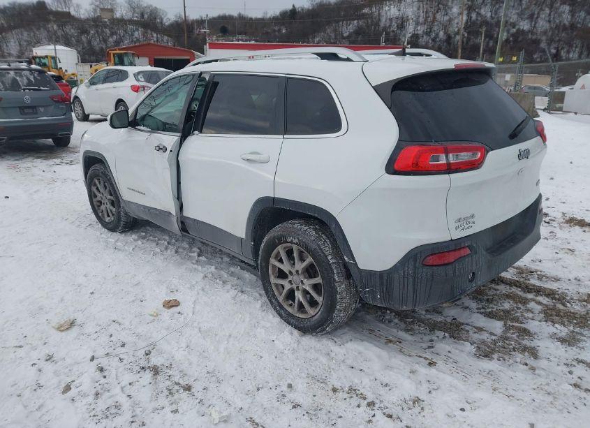 Photo 3 of 2017 Jeep Cherokee LATITUDE 4X4 (VIN 1C4PJMCB2HW520676)