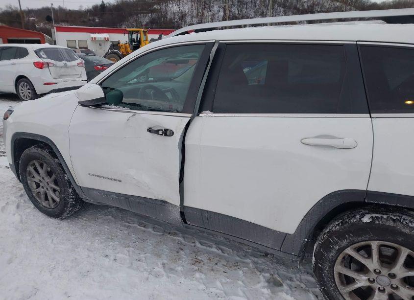 Photo 6 of 2017 Jeep Cherokee LATITUDE 4X4 (VIN 1C4PJMCB2HW520676)