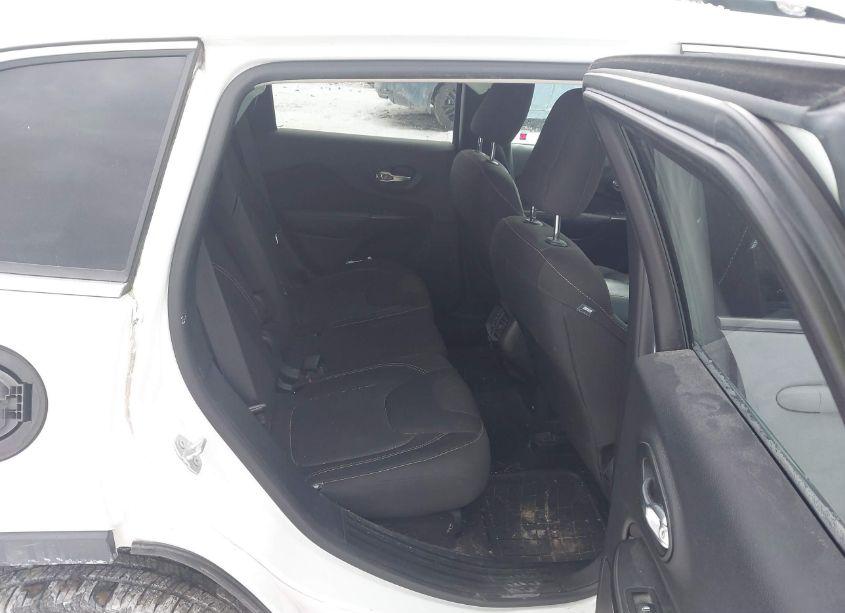 Photo 8 of 2017 Jeep Cherokee LATITUDE 4X4 (VIN 1C4PJMCB2HW520676)