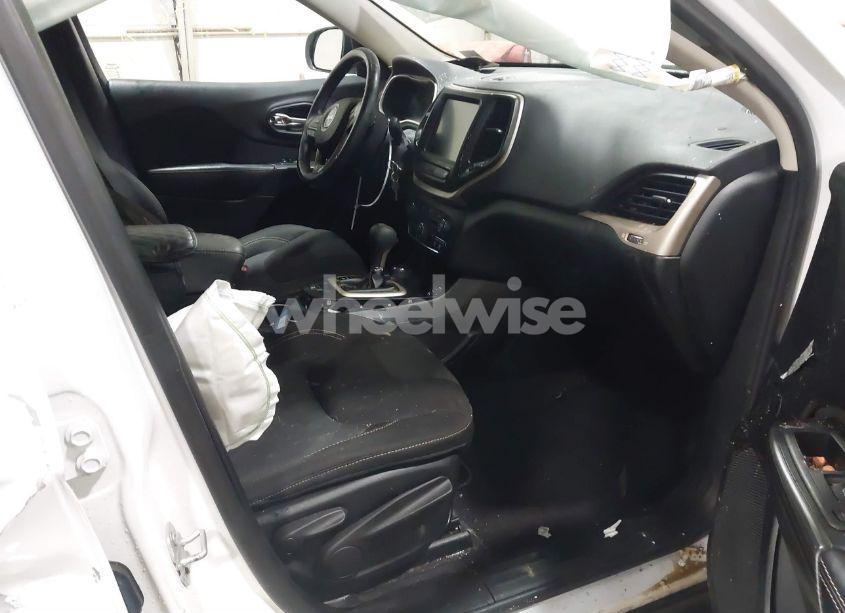 Photo 5 of 2017 Jeep Cherokee LATITUDE 4X4 (VIN 1C4PJMCB2HW537512)