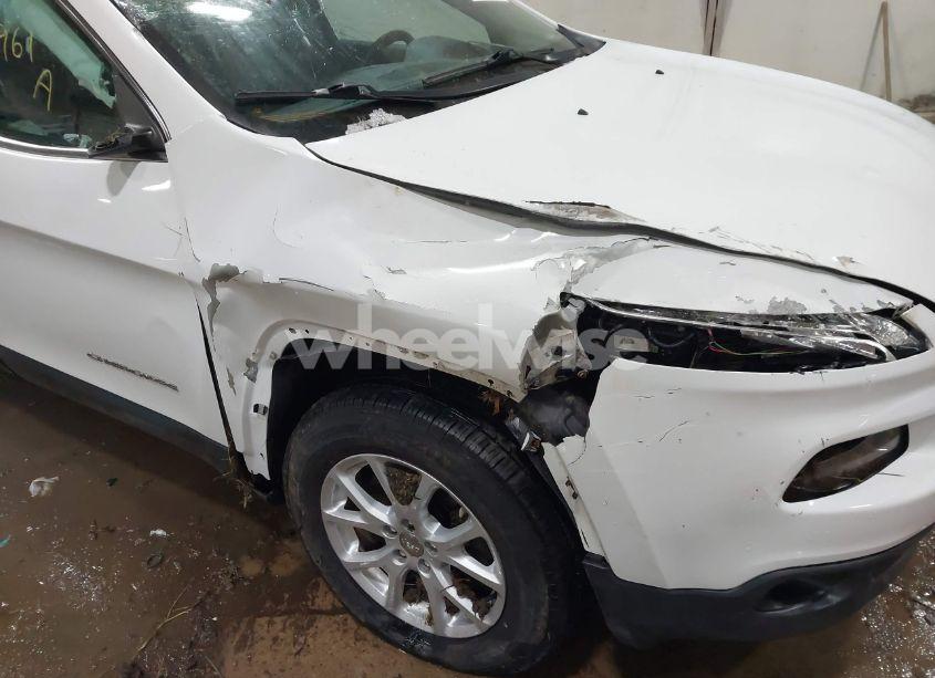 Photo 6 of 2017 Jeep Cherokee LATITUDE 4X4 (VIN 1C4PJMCB2HW537512)