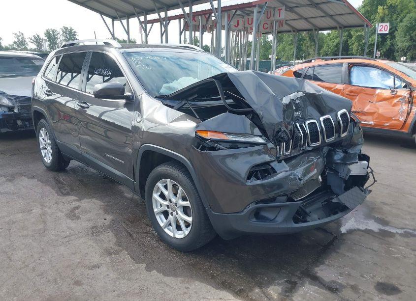 2017 Jeep Cherokee LATITUDE 4X4 (VIN 1C4PJMCB2HW614251) main photo