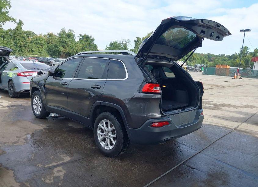 Photo 3 of 2017 Jeep Cherokee LATITUDE 4X4 (VIN 1C4PJMCB2HW614251)