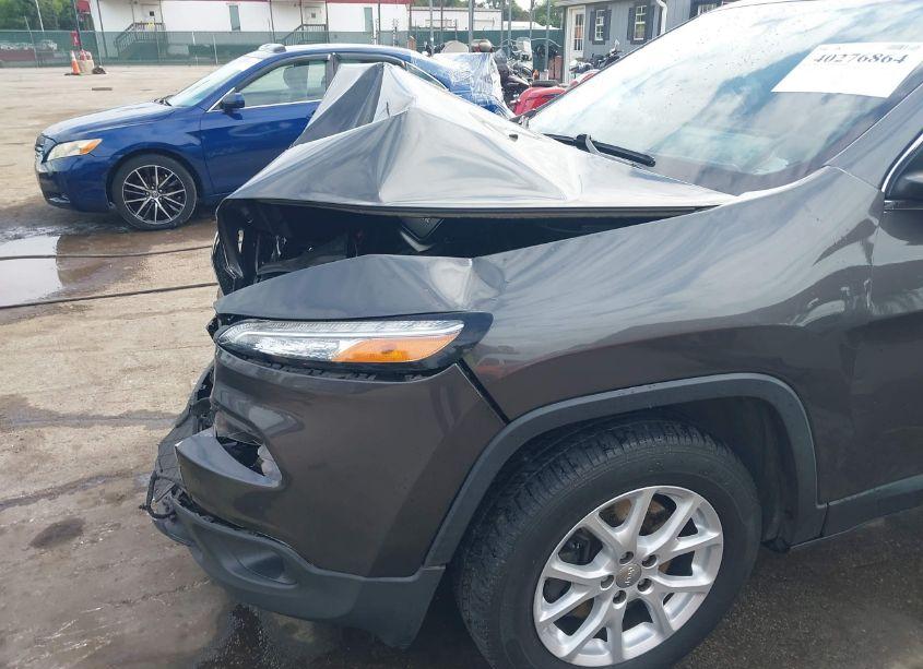 Photo 6 of 2017 Jeep Cherokee LATITUDE 4X4 (VIN 1C4PJMCB2HW614251)