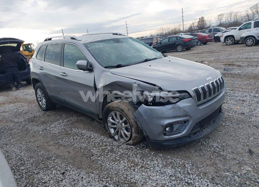 2019 Jeep Cherokee LATITUDE 4X4 (VIN 1C4PJMCB2KD212751) main photo