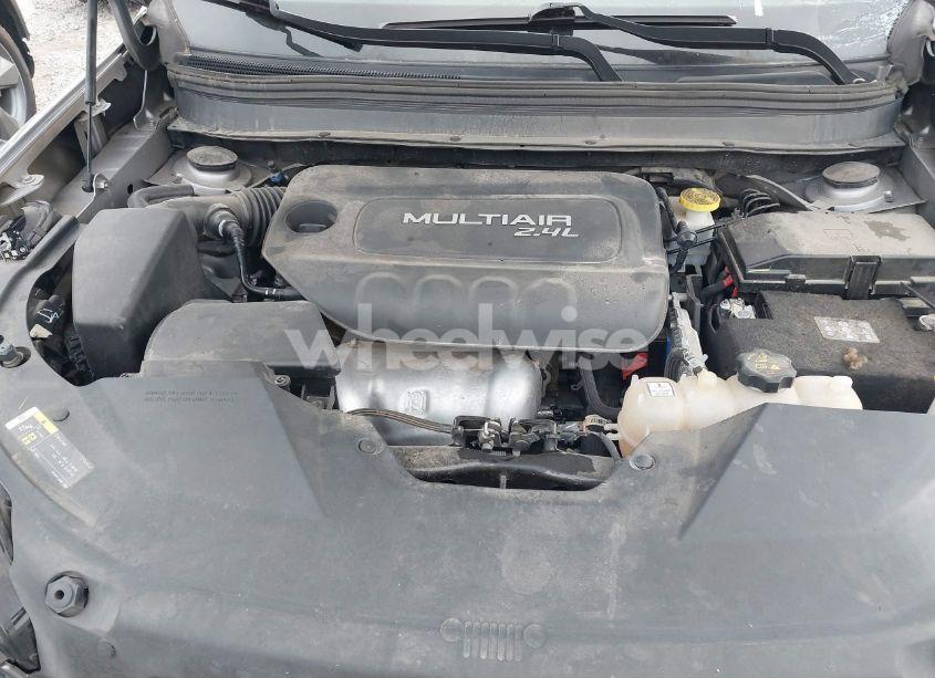 Photo 10 of 2019 Jeep Cherokee LATITUDE 4X4 (VIN 1C4PJMCB2KD212751)