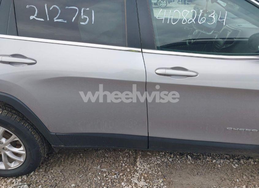 Photo 14 of 2019 Jeep Cherokee LATITUDE 4X4 (VIN 1C4PJMCB2KD212751)