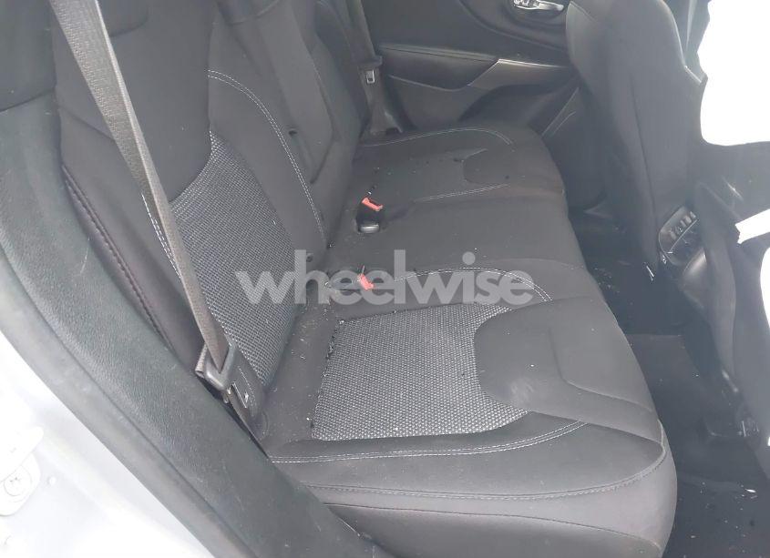 Photo 8 of 2019 Jeep Cherokee LATITUDE 4X4 (VIN 1C4PJMCB2KD212751)