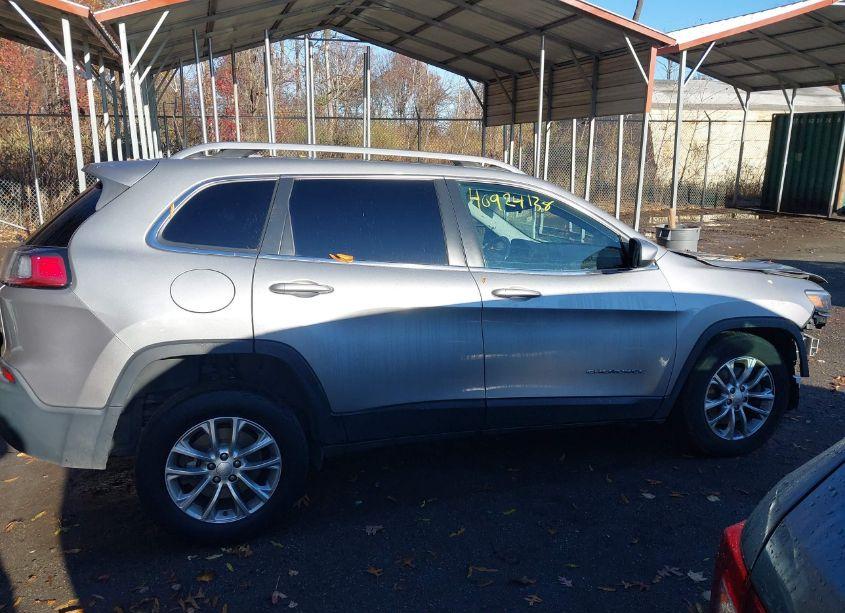 Photo 14 of 2019 Jeep Cherokee LATITUDE 4X4 (VIN 1C4PJMCB2KD228447)