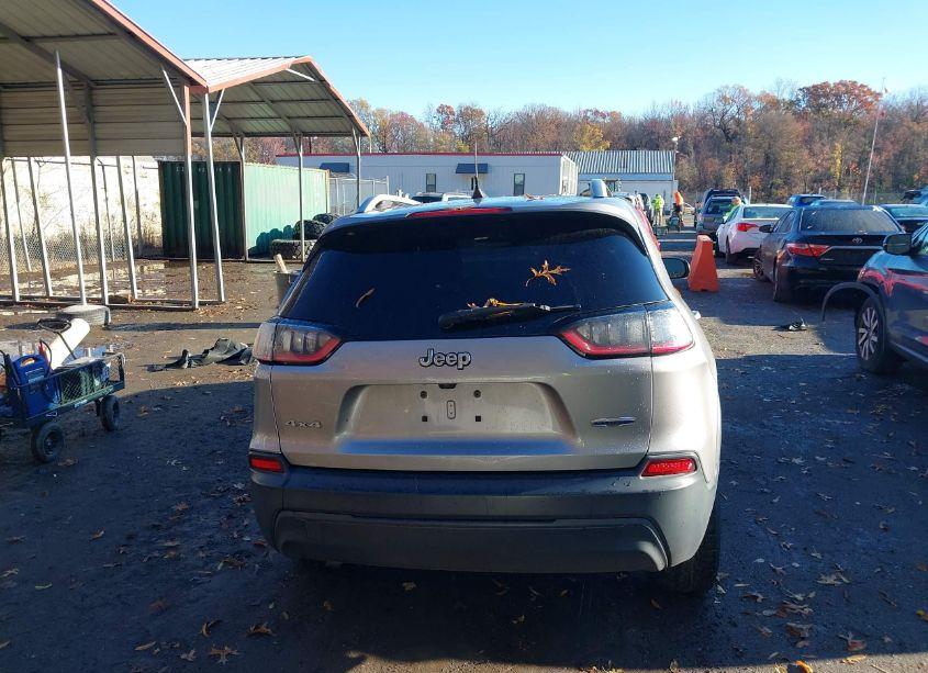 Photo 17 of 2019 Jeep Cherokee LATITUDE 4X4 (VIN 1C4PJMCB2KD228447)