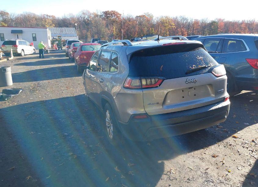 Photo 3 of 2019 Jeep Cherokee LATITUDE 4X4 (VIN 1C4PJMCB2KD228447)