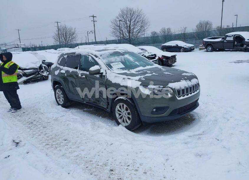 2019 Jeep Cherokee LATITUDE 4X4 (VIN 1C4PJMCB2KD254885) main photo