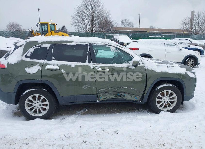 Photo 13 of 2019 Jeep Cherokee LATITUDE 4X4 (VIN 1C4PJMCB2KD254885)