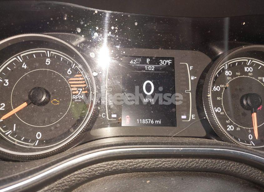 Photo 15 of 2019 Jeep Cherokee LATITUDE 4X4 (VIN 1C4PJMCB2KD254885)