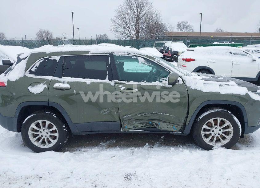 Photo 6 of 2019 Jeep Cherokee LATITUDE 4X4 (VIN 1C4PJMCB2KD254885)