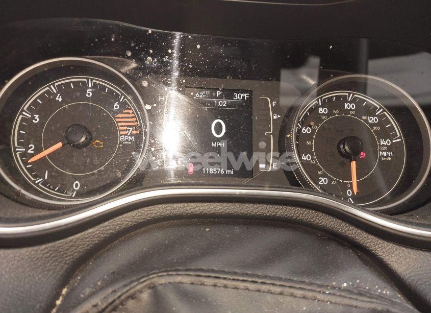 Photo 7 of 2019 Jeep Cherokee LATITUDE 4X4 (VIN 1C4PJMCB2KD254885)