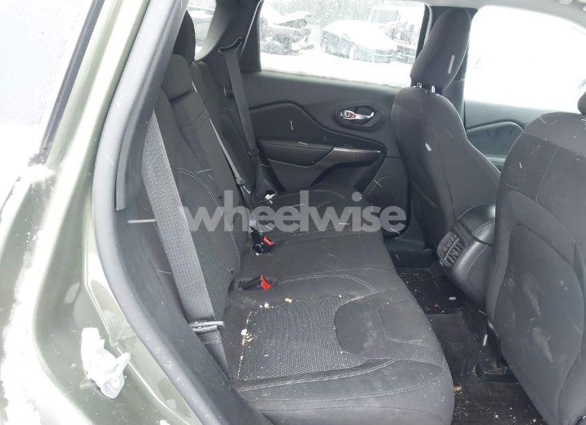 Photo 8 of 2019 Jeep Cherokee LATITUDE 4X4 (VIN 1C4PJMCB2KD254885)