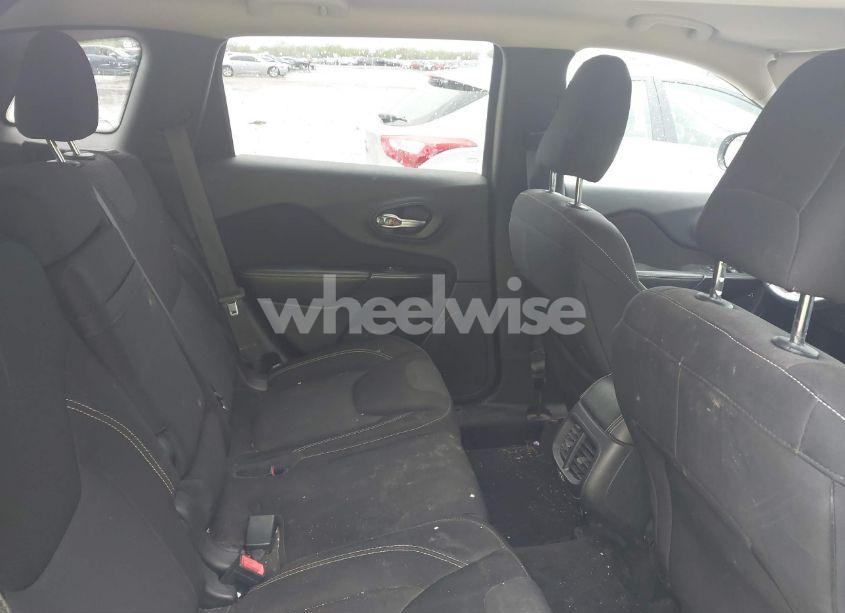 Photo 8 of 2015 Jeep Cherokee LATITUDE (VIN 1C4PJMCB3FW672463)