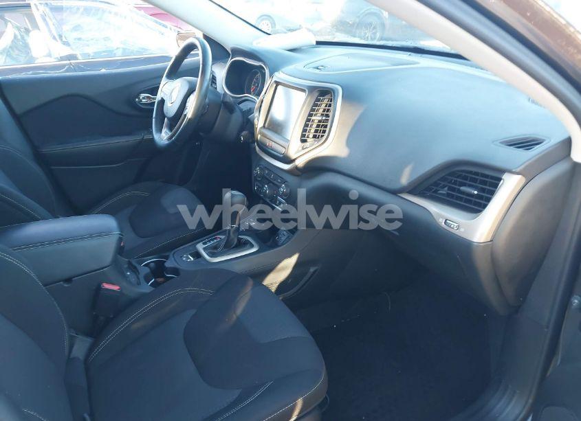 Photo 5 of 2016 Jeep Cherokee LATITUDE (VIN 1C4PJMCB3GW109513)