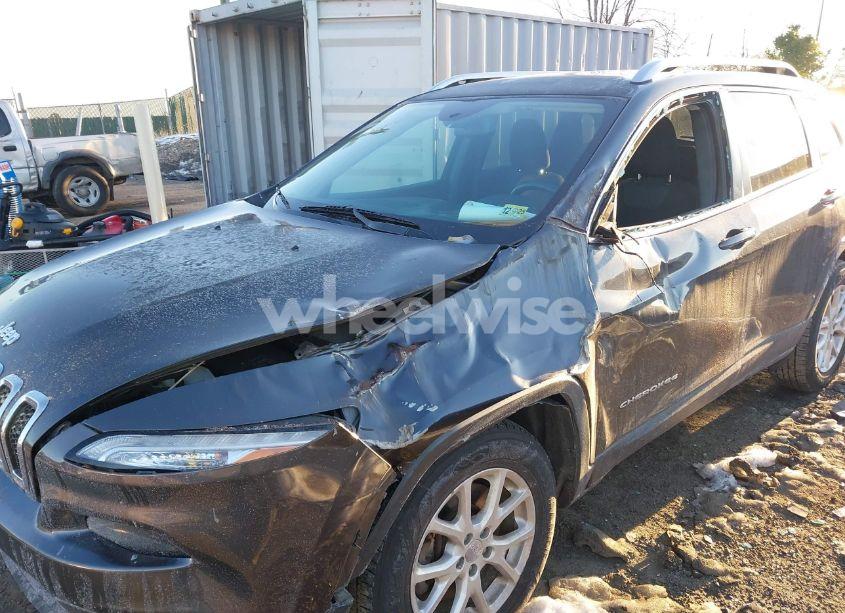 Photo 6 of 2016 Jeep Cherokee LATITUDE (VIN 1C4PJMCB3GW109513)