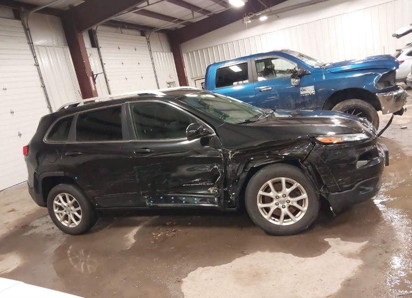 Photo 13 of 2016 Jeep Cherokee LATITUDE (VIN 1C4PJMCB3GW163250)