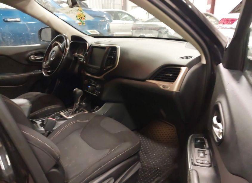 Photo 5 of 2016 Jeep Cherokee LATITUDE (VIN 1C4PJMCB3GW163250)