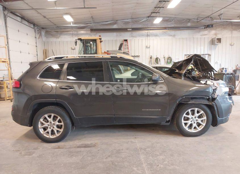 Photo 13 of 2016 Jeep Cherokee LATITUDE (VIN 1C4PJMCB3GW187502)