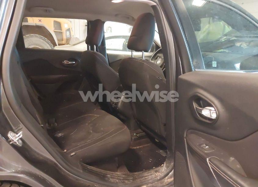 Photo 8 of 2016 Jeep Cherokee LATITUDE (VIN 1C4PJMCB3GW187502)