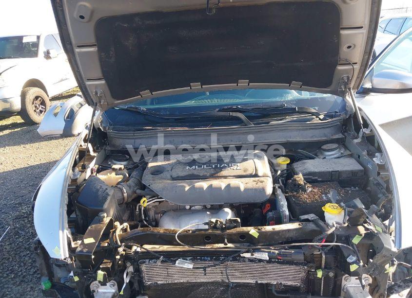 Photo 10 of 2016 Jeep Cherokee LATITUDE (VIN 1C4PJMCB3GW215394)