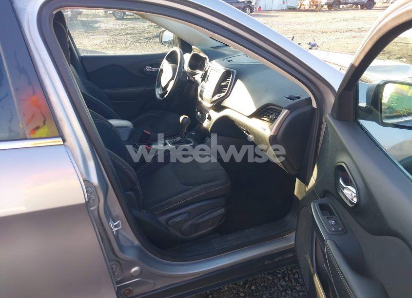 Photo 5 of 2016 Jeep Cherokee LATITUDE (VIN 1C4PJMCB3GW215394)