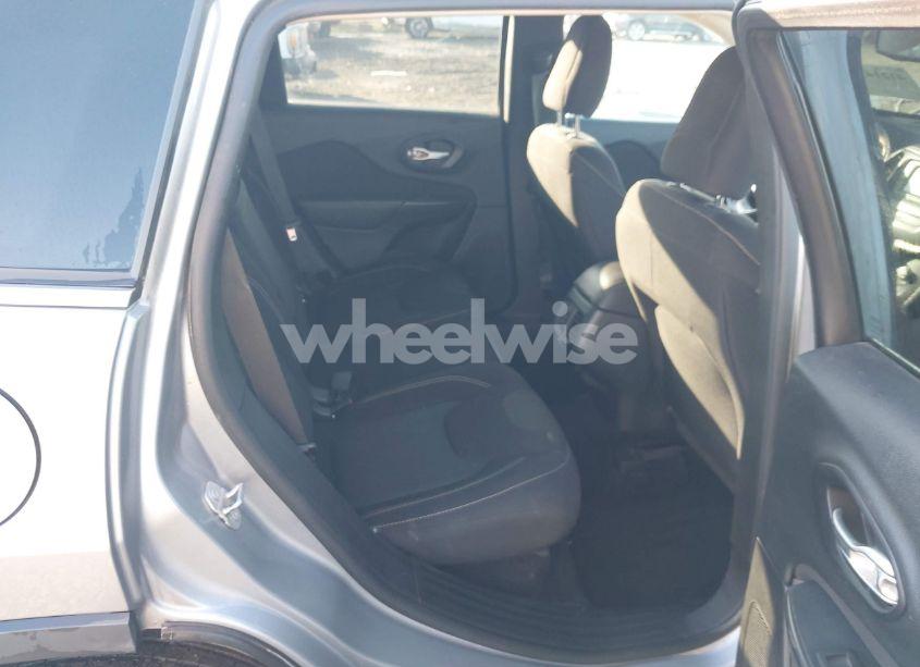 Photo 8 of 2016 Jeep Cherokee LATITUDE (VIN 1C4PJMCB3GW215394)