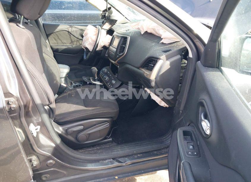 Photo 5 of 2016 Jeep Cherokee LATITUDE (VIN 1C4PJMCB3GW252316)