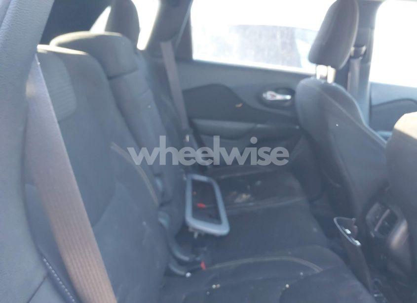 Photo 8 of 2016 Jeep Cherokee LATITUDE (VIN 1C4PJMCB3GW262036)