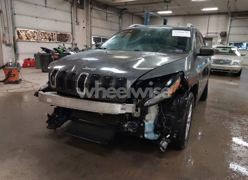 Photo 6 of 2016 Jeep Cherokee LATITUDE (VIN 1C4PJMCB3GW267804)