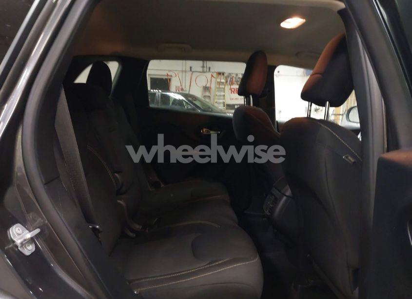 Photo 8 of 2016 Jeep Cherokee LATITUDE (VIN 1C4PJMCB3GW267804)