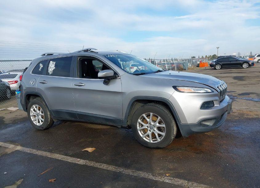 Photo 13 of 2016 Jeep Cherokee LATITUDE (VIN 1C4PJMCB3GW304818)