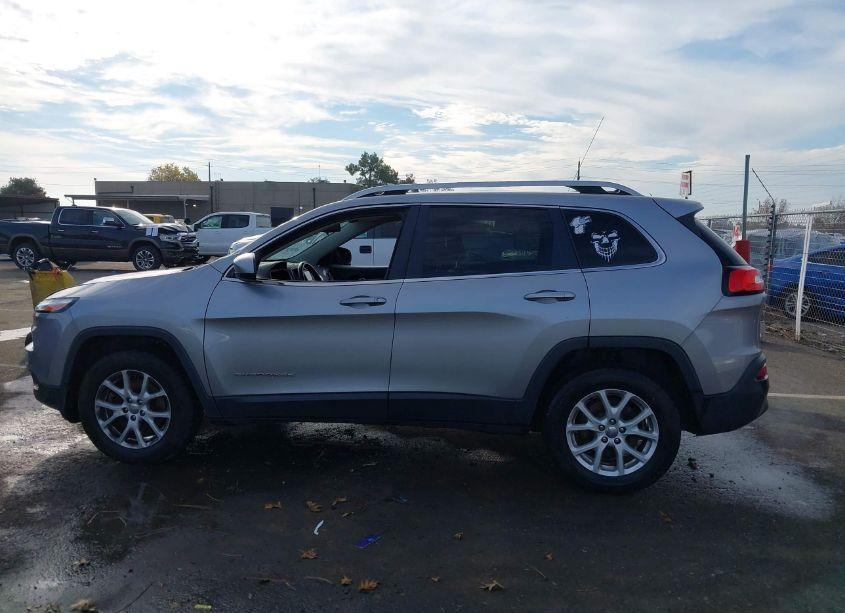 Photo 14 of 2016 Jeep Cherokee LATITUDE (VIN 1C4PJMCB3GW304818)