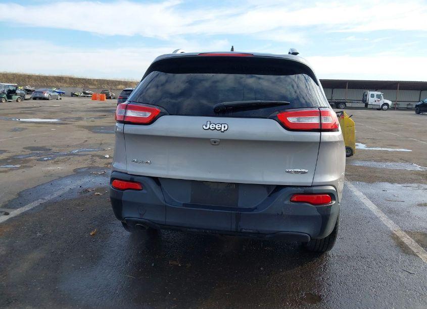 Photo 16 of 2016 Jeep Cherokee LATITUDE (VIN 1C4PJMCB3GW304818)