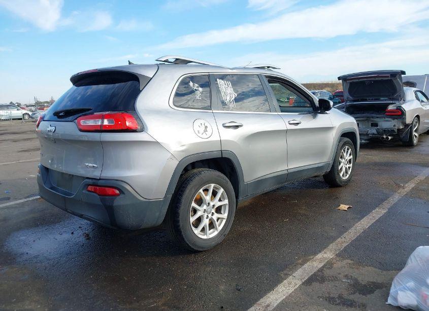 Photo 4 of 2016 Jeep Cherokee LATITUDE (VIN 1C4PJMCB3GW304818)