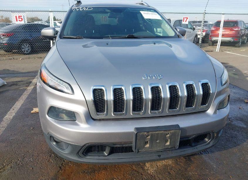 Photo 6 of 2016 Jeep Cherokee LATITUDE (VIN 1C4PJMCB3GW304818)