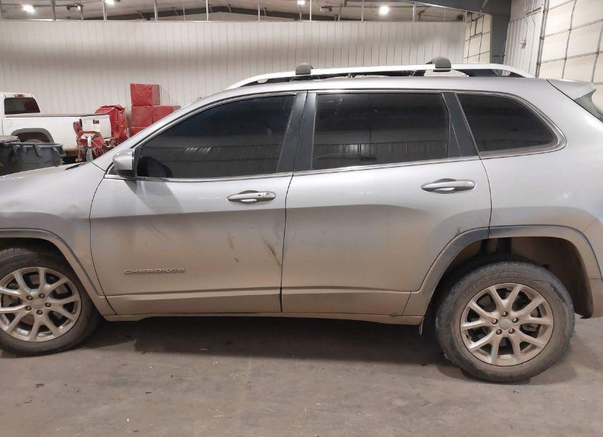 Photo 14 of 2017 Jeep Cherokee LATITUDE 4X4 (VIN 1C4PJMCB3HD213870)