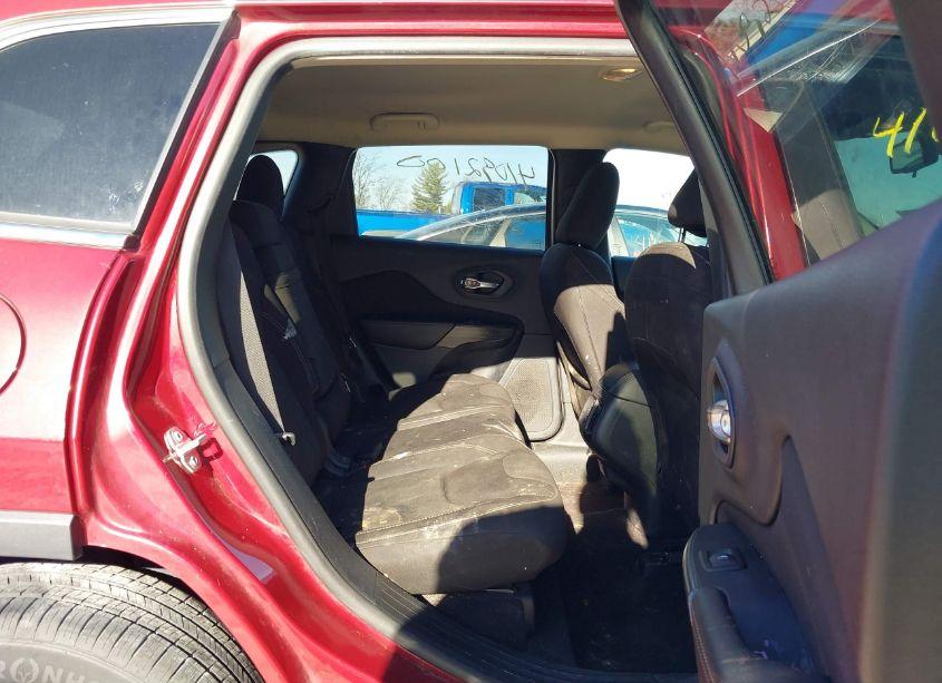 Photo 8 of 2017 Jeep Cherokee LATITUDE 4X4 (VIN 1C4PJMCB3HW513395)