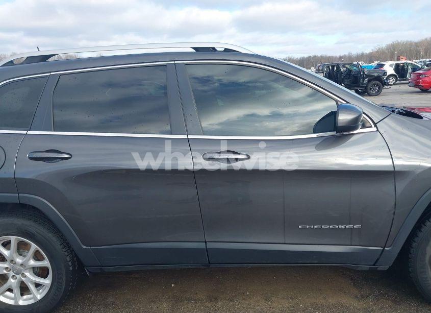 Photo 14 of 2017 Jeep Cherokee LATITUDE 4X4 (VIN 1C4PJMCB3HW570714)