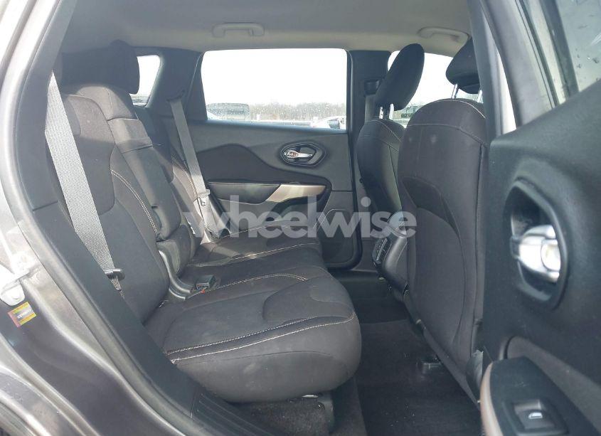 Photo 8 of 2017 Jeep Cherokee LATITUDE 4X4 (VIN 1C4PJMCB3HW570714)