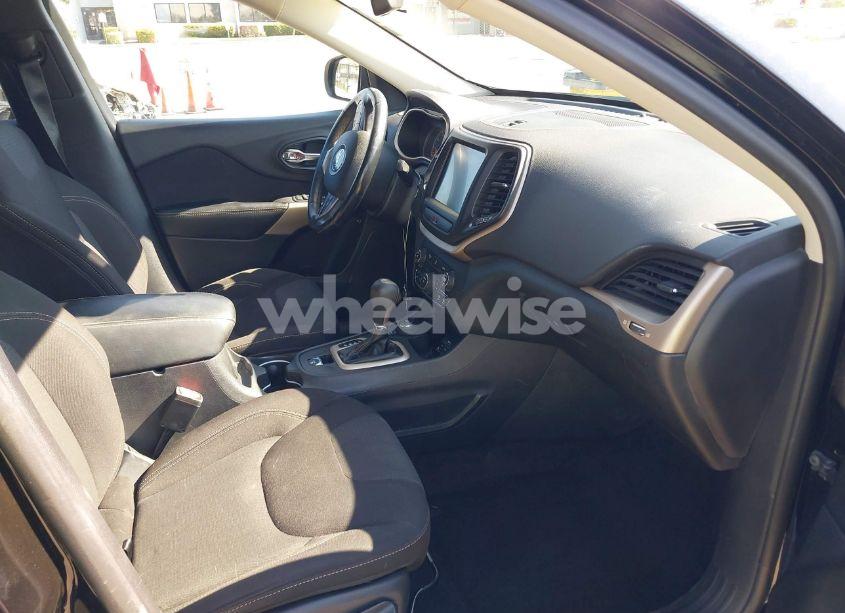 Photo 5 of 2017 Jeep Cherokee LATITUDE 4X4 (VIN 1C4PJMCB3HW605381)