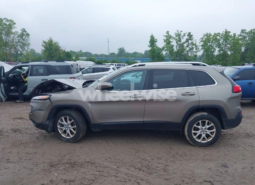 Photo 13 of 2017 Jeep Cherokee LATITUDE 4X4 (VIN 1C4PJMCB3HW657318)