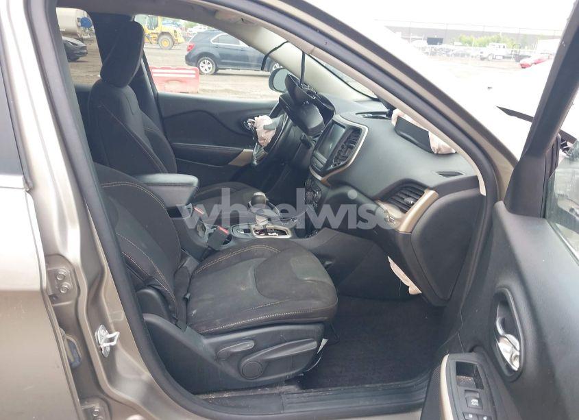 Photo 5 of 2017 Jeep Cherokee LATITUDE 4X4 (VIN 1C4PJMCB3HW657318)